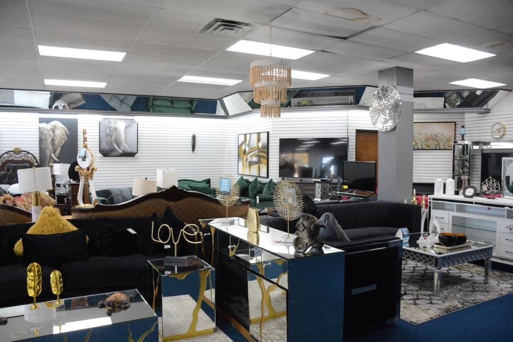 Diamond Furniture Outlet now open in Richardson
