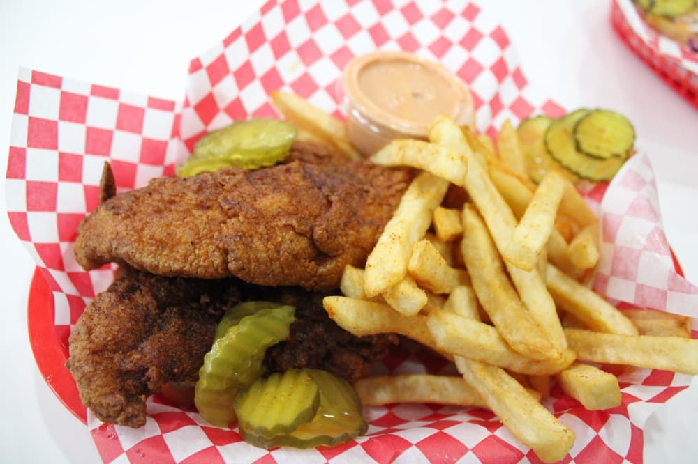 Crimson Coward spices up chicken tenders, sandwiches in Frisco