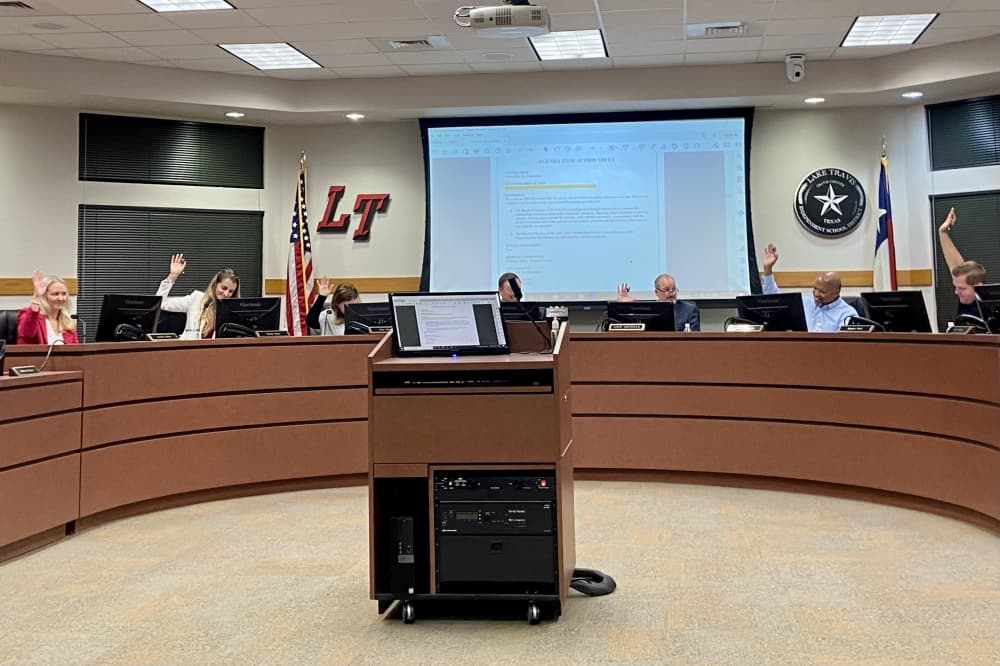 Lake Travis ISD continues volunteer policy for chaplains