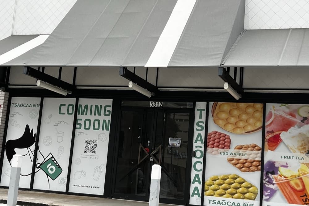 Front of bubble tea coming soon sign