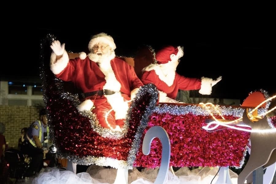 Flower Mound officials to ring in yuletide season with parade, tree lighting