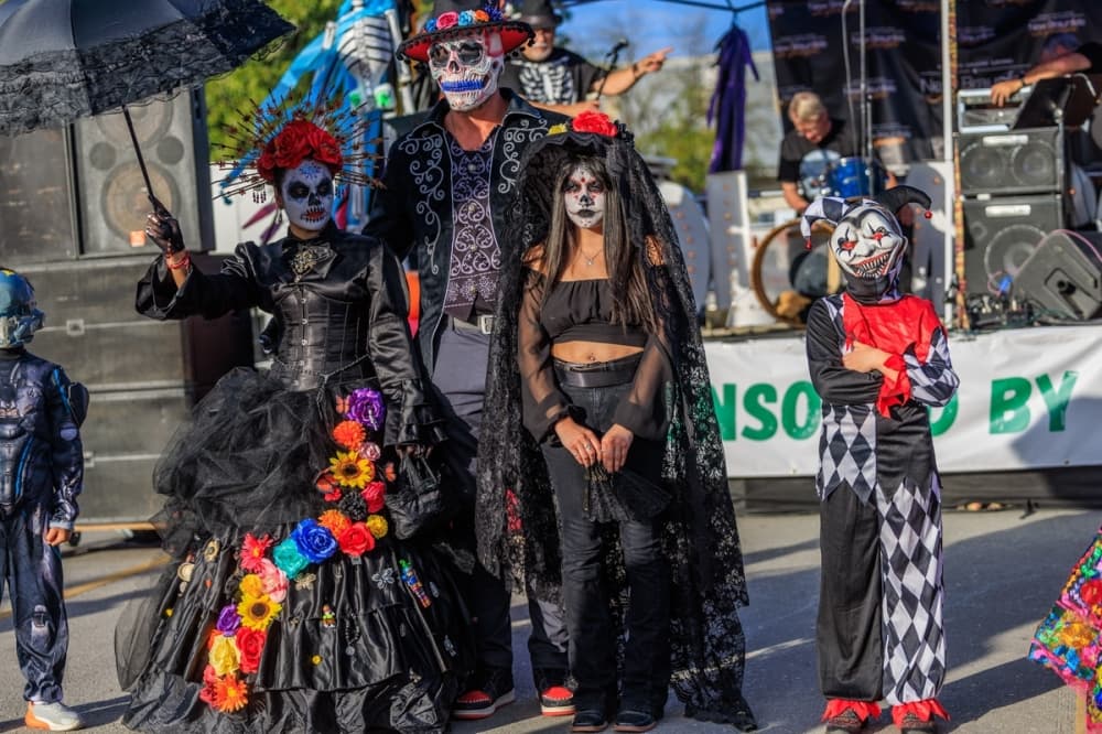 Dia de los Muertos costumes