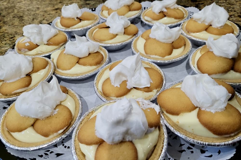 A photo of banana pudding pies