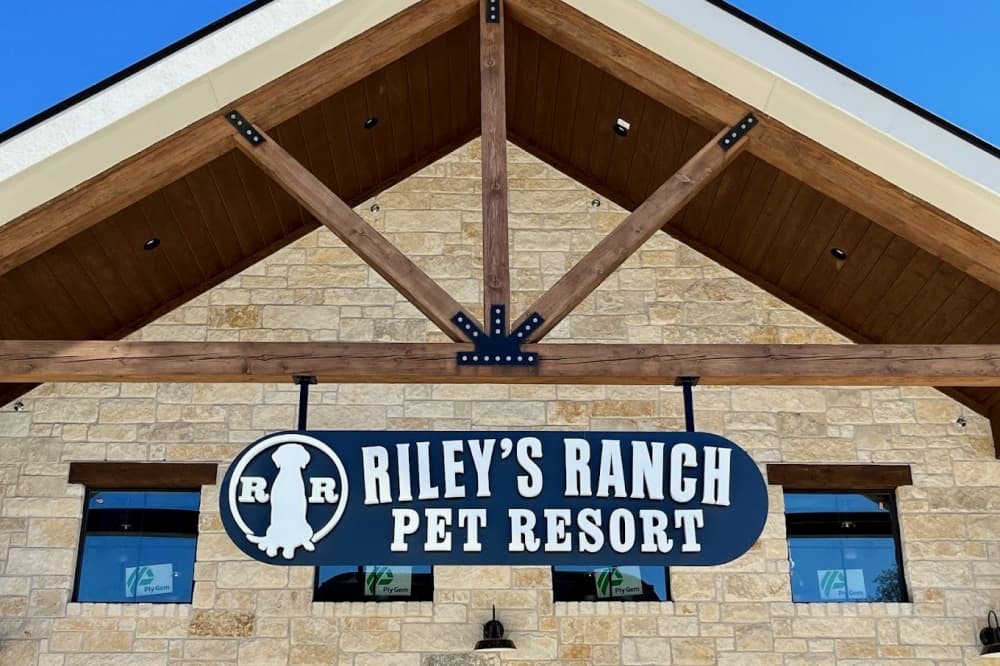 Riley’s Ranch Pet Resort offers boarding and grooming services in Bee Cave