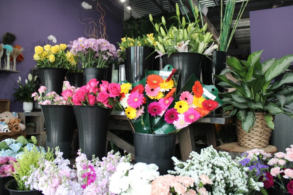 Sarahphims offers floral design services in Frisco