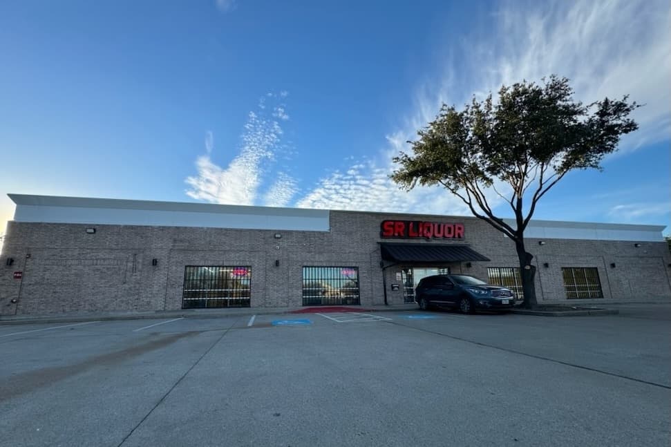 SR Liquor debuts new East McKinney liquor store