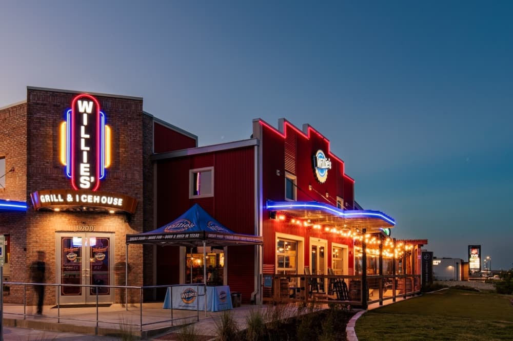 Willie’s Grill & Icehouse celebrates 30th anniversary