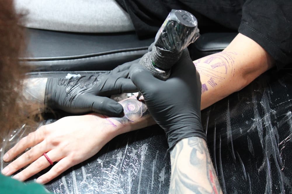 2Groovy Studios offering tattooing services in Plano