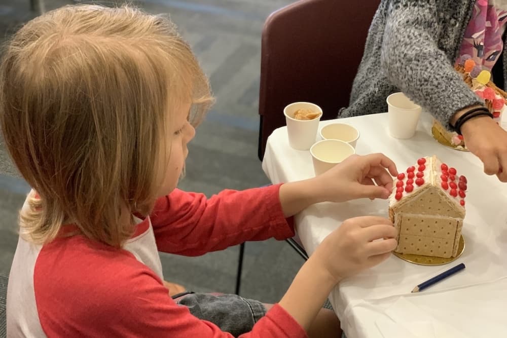 Bastrop library to offer graham cracker house decorating, holiday music Dec. 9