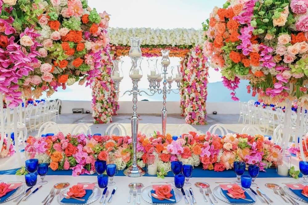 The store recently began offering a Flower of the Month Club subscription starting at $150, in which residents can receive two unique bouquets at their doorstep monthly. (Courtesy Lemon Leaf Florist)