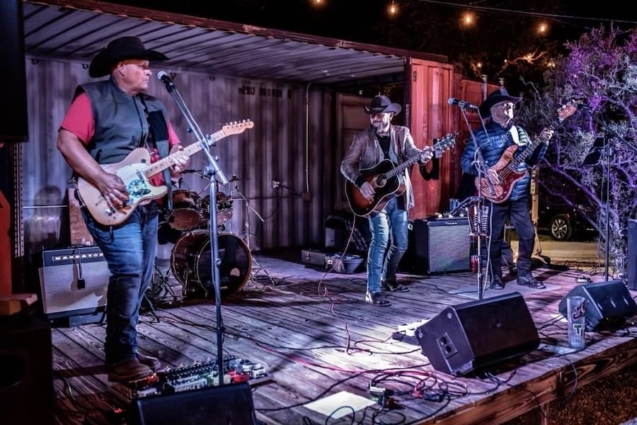 Nameless Saloon brings food, entertainment to Leander