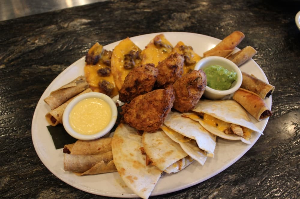 The botanas platter features a number of delicacies, including beef fajita nachos and stuffed jalapenos. (Don Munsch/Community Impact)