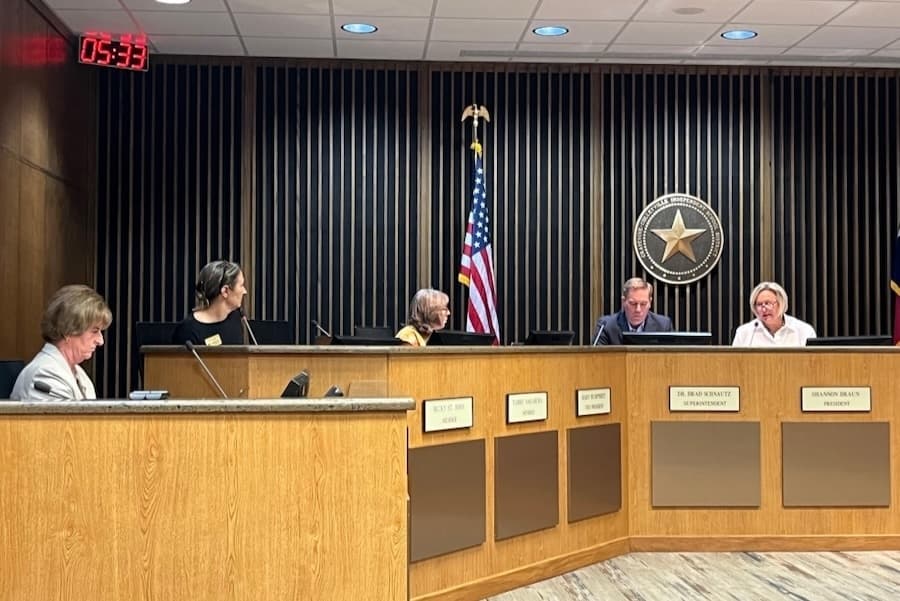 Grapevine-Colleyville ISD board members approve resolution to accept volunteer chaplains