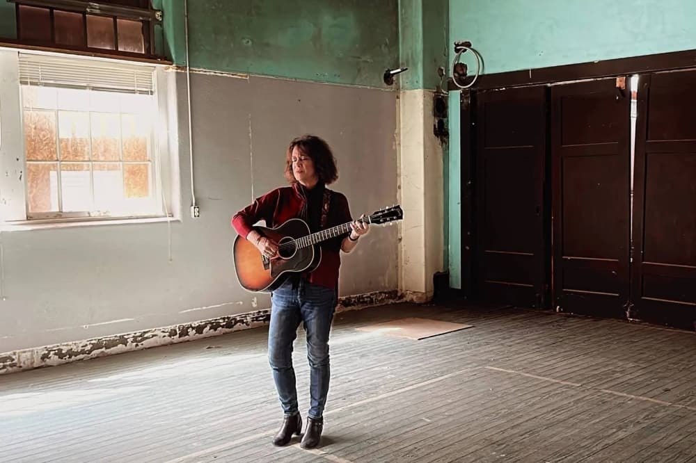 Helene Cronin playing her guitar