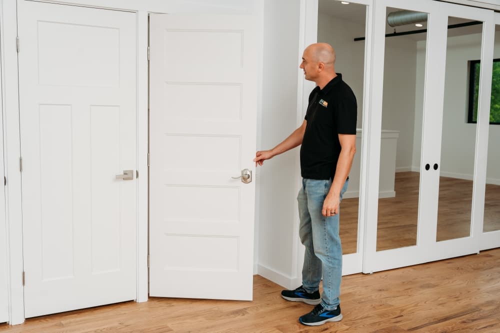 One Day Doors & Closets offers services in Lewisville
