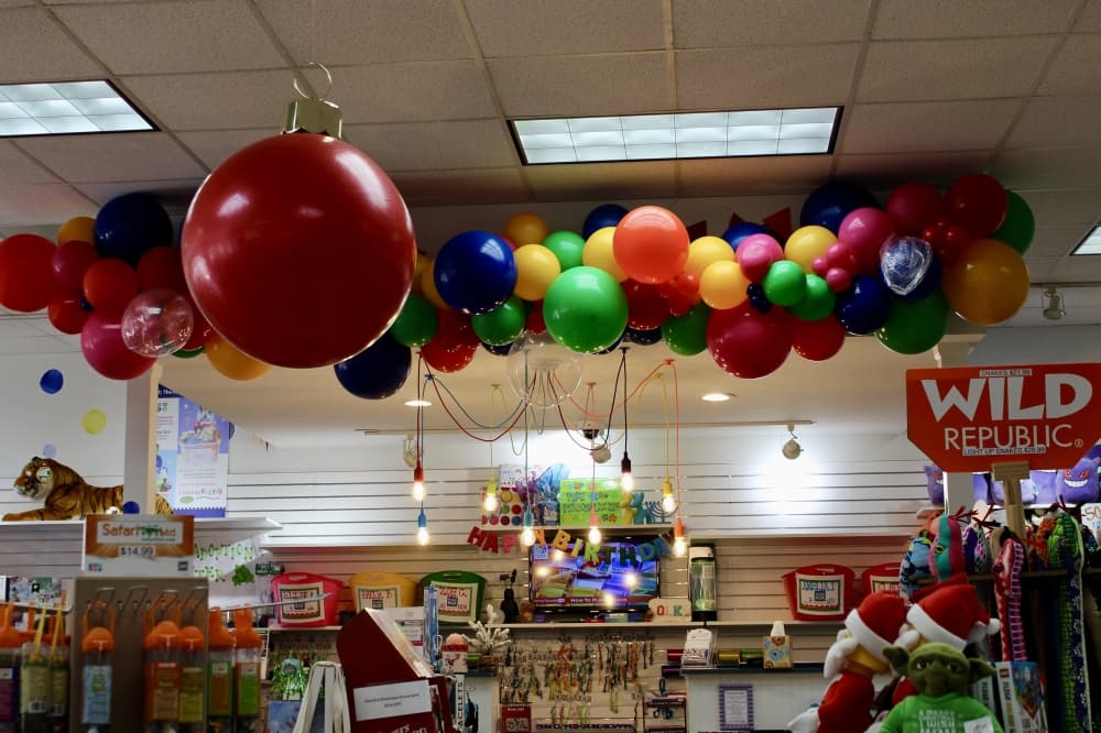 pay counter with balloons 