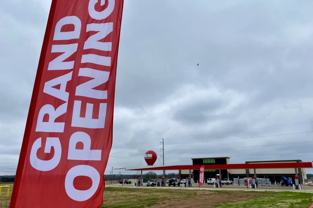 Gas station opens north of Bastrop