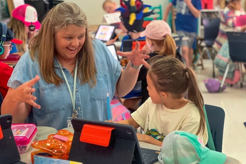 Leann Yutzy, a second grade teacher at Veramendi Elementary School, teaches a math lesson to students. (Sierra Martin/Community Impact)