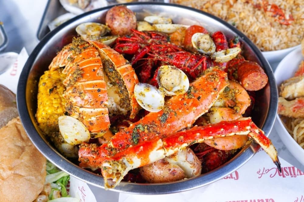 Seafood restaurant Crawfish Cafe to open in Pearland