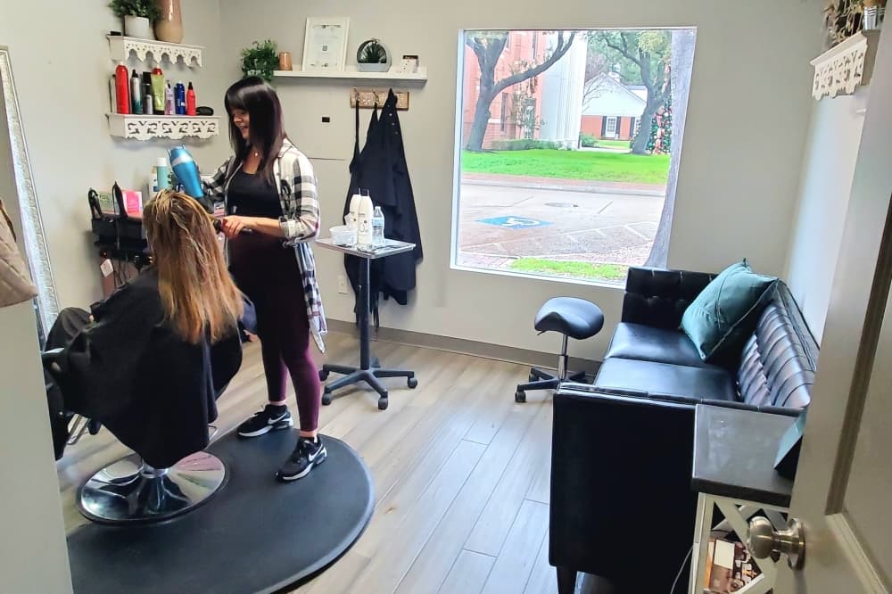 Family-friendly business Live Oak Salon expands in old town Katy