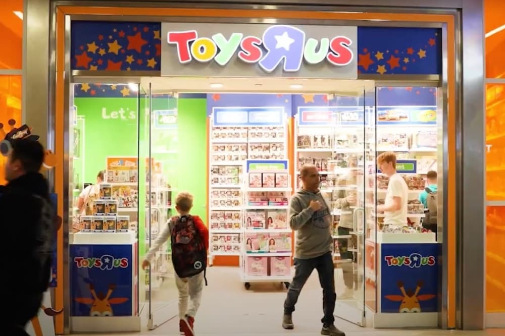 Toys R Us lands at Dallas Fort Worth International Airport