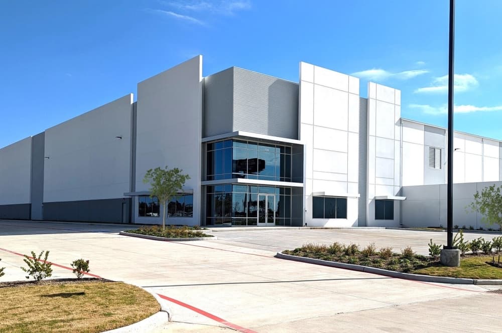 United Airlines to open first global distribution center in Humble