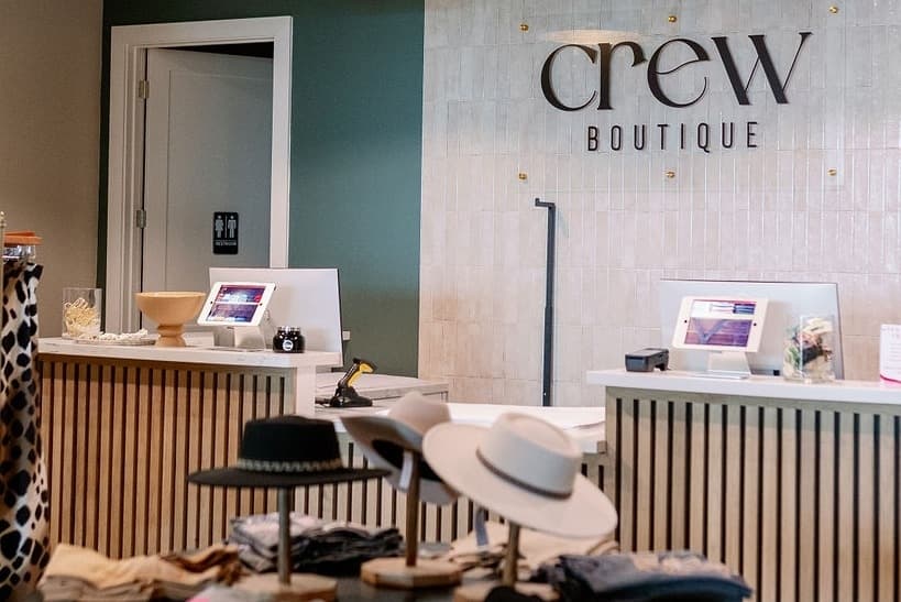 Crew Boutique brings women’s clothing to Magnolia