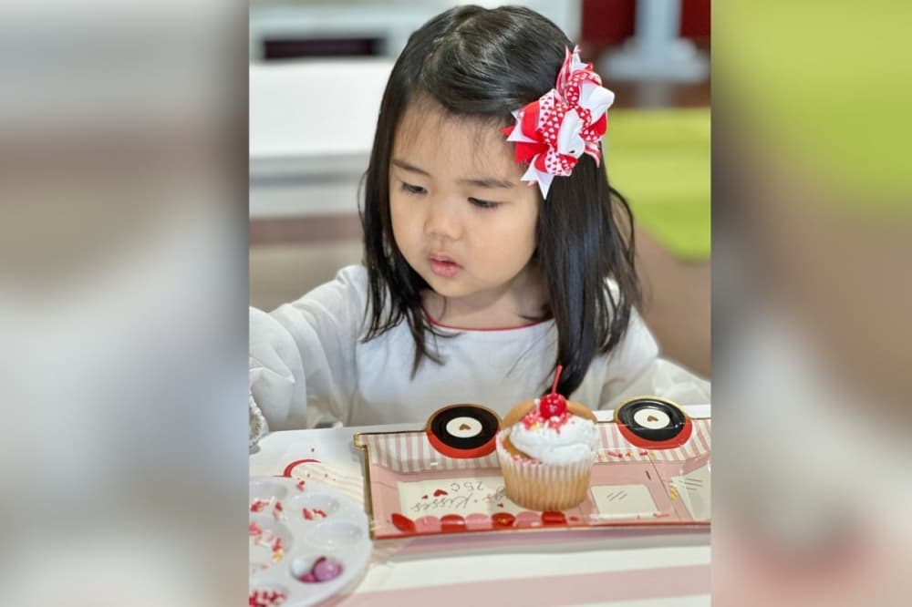 Girl decorating cupcakes at the Play Museum
