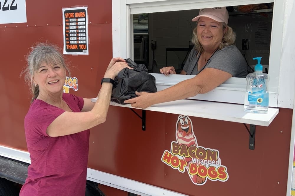 Mama Bear's Hot Diggity Dogs moving locations in Pearland