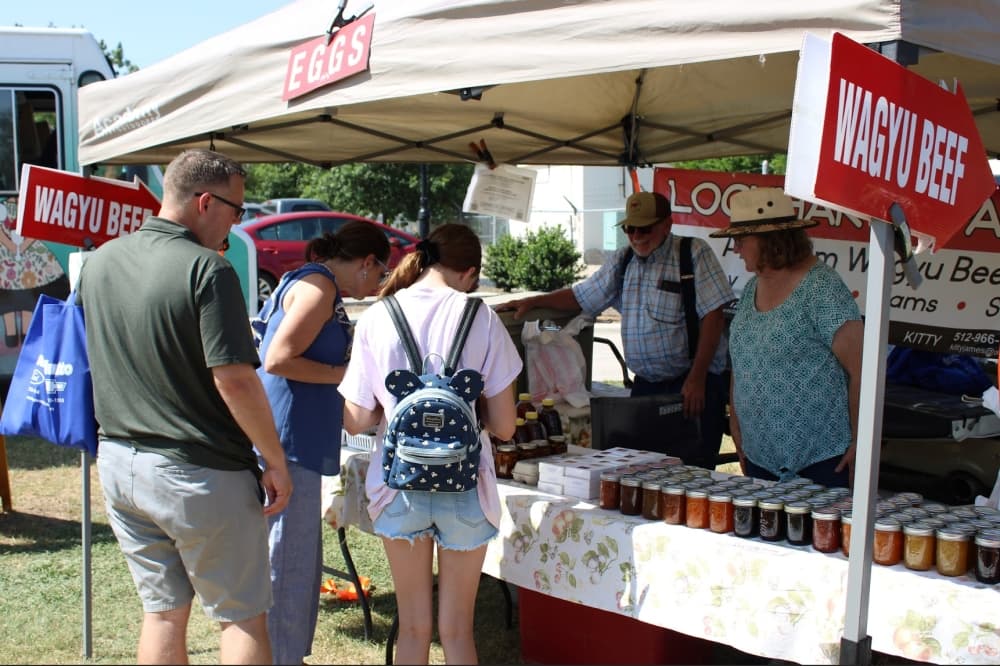 Hutto council members discuss more regulation for food trucks, Hutto Farmers Market