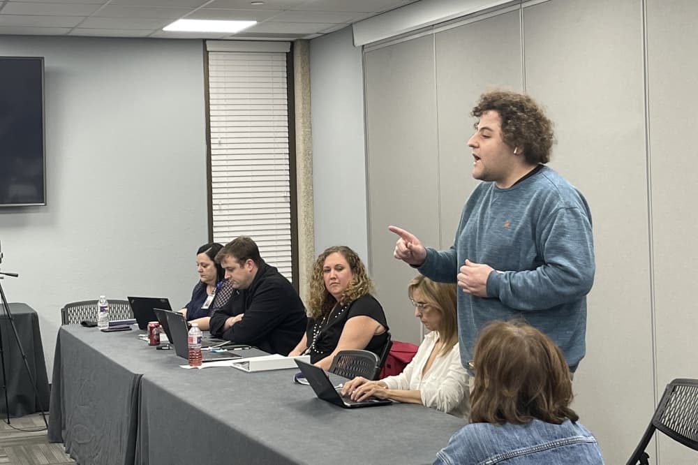 League City book review committee approves new guidelines