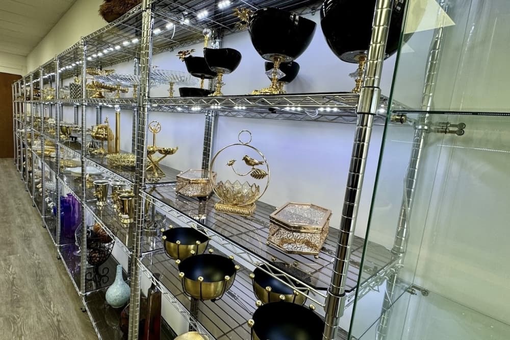Pasha Luxury Decor offers decorations, furnishings in Lewisville