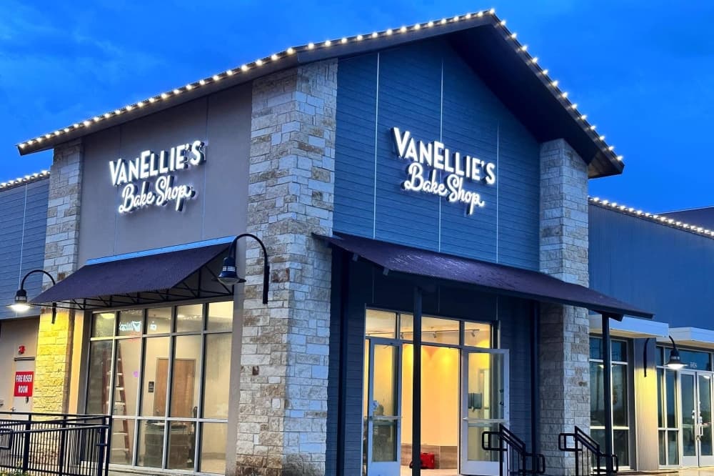 VanEllie’s Bake Shop serves baked goods, frozen treats and more in Northlake