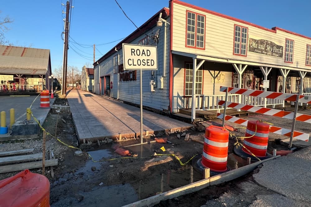 alleyway under construction
