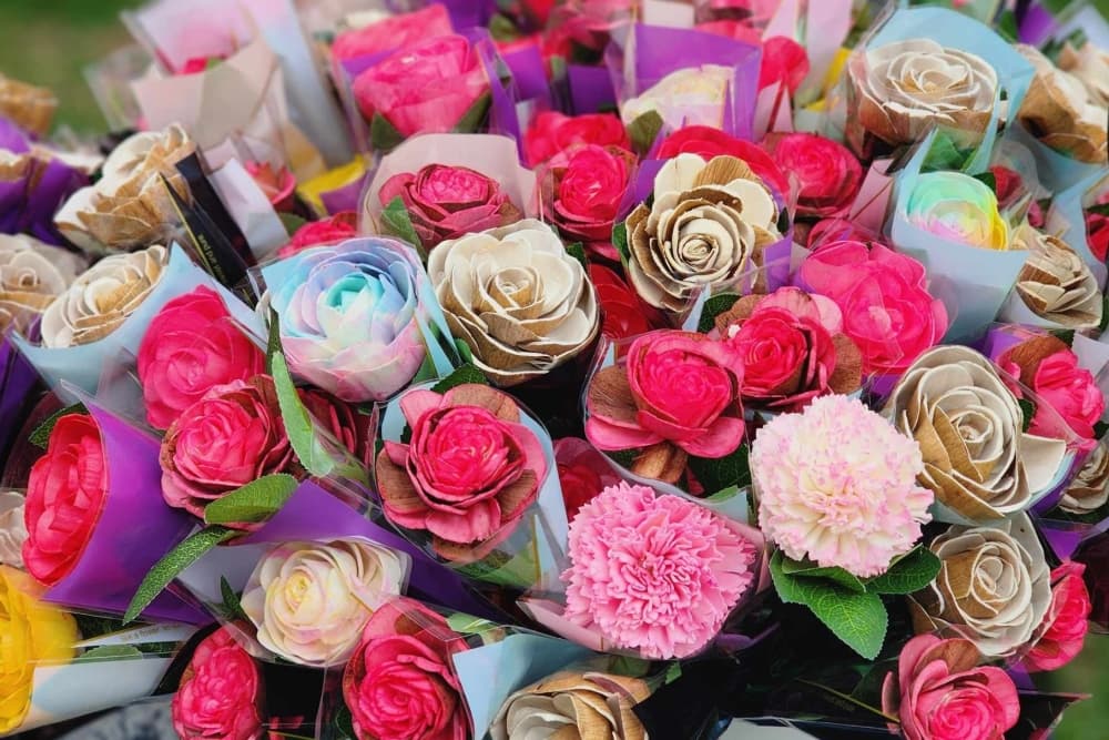 The power of flowers: Local woman handcrafts Valentine's Day flowers for Bastrop seniors