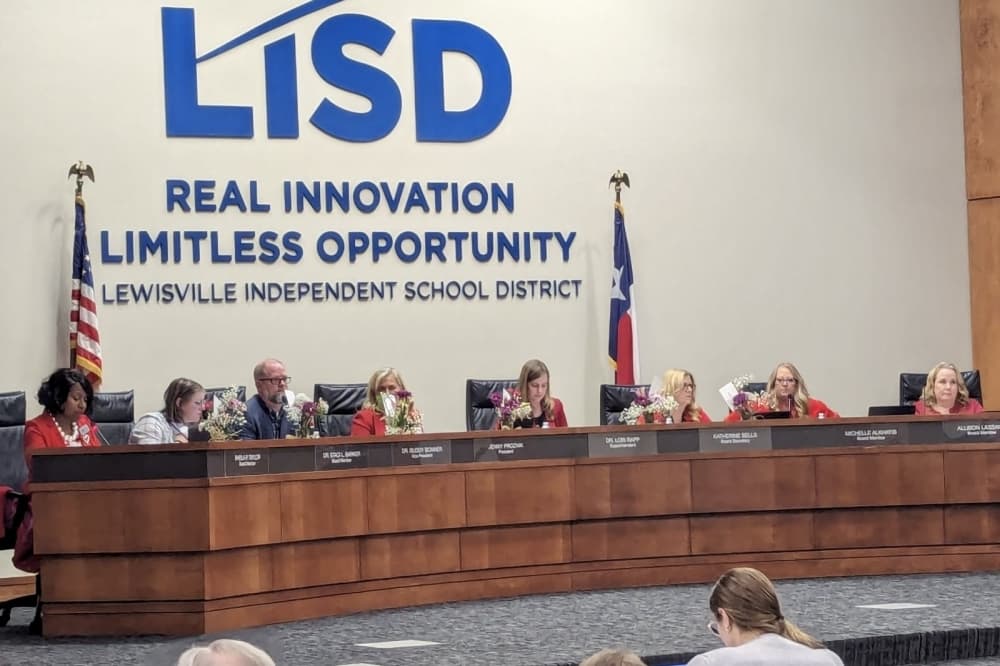 Lewisville ISD board votes to accept chaplains as volunteers