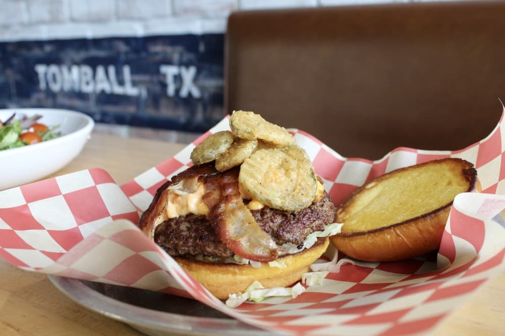Father and daughter bring family-friendly sports bar Southern Ice Co. to Creekside Park