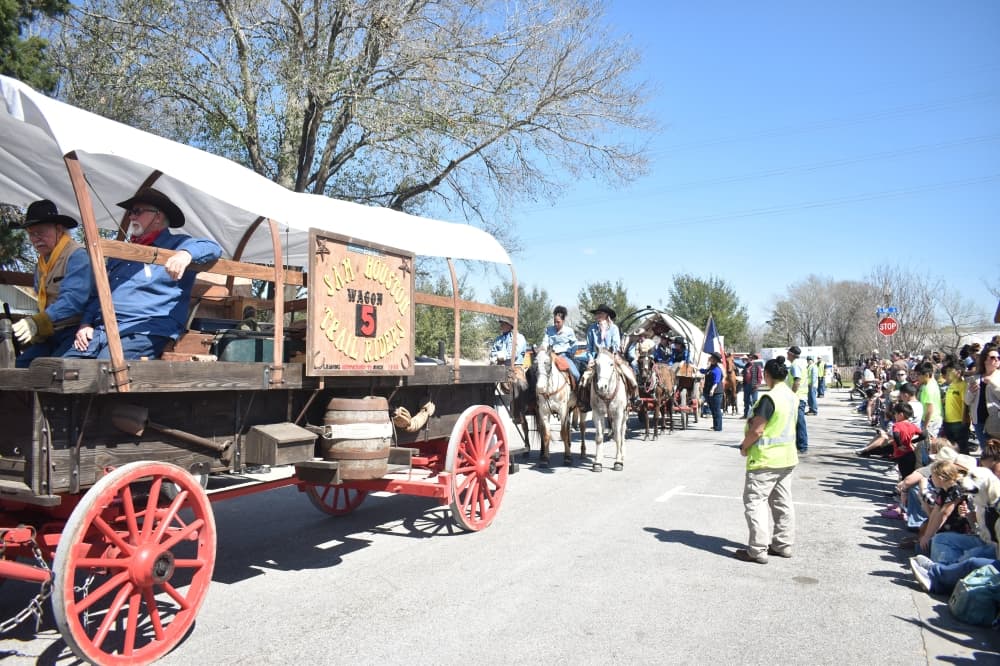 Sam Houston Trail Riders gallop through Tomball on way to Houston Livestock Show and Rodeo