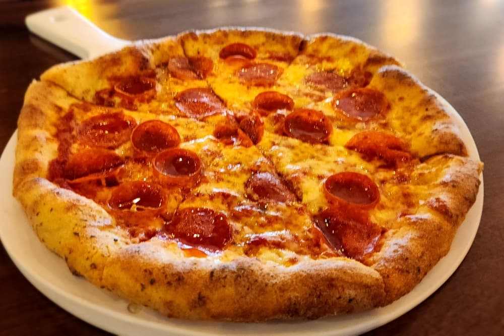 Axeshack offers pizza, ax throwing in Cibolo