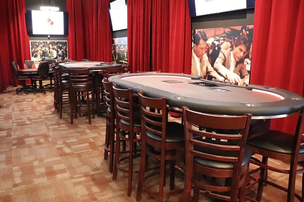 1 social club opens, 1 bank plans title office in North San Antonio
