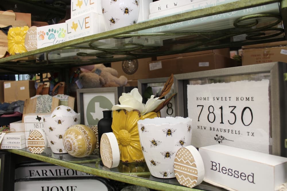 Petals to Go also sells home decor and other gifts, making it a one-stop shop for customers. (Sarah Hernandez/Community Impact)