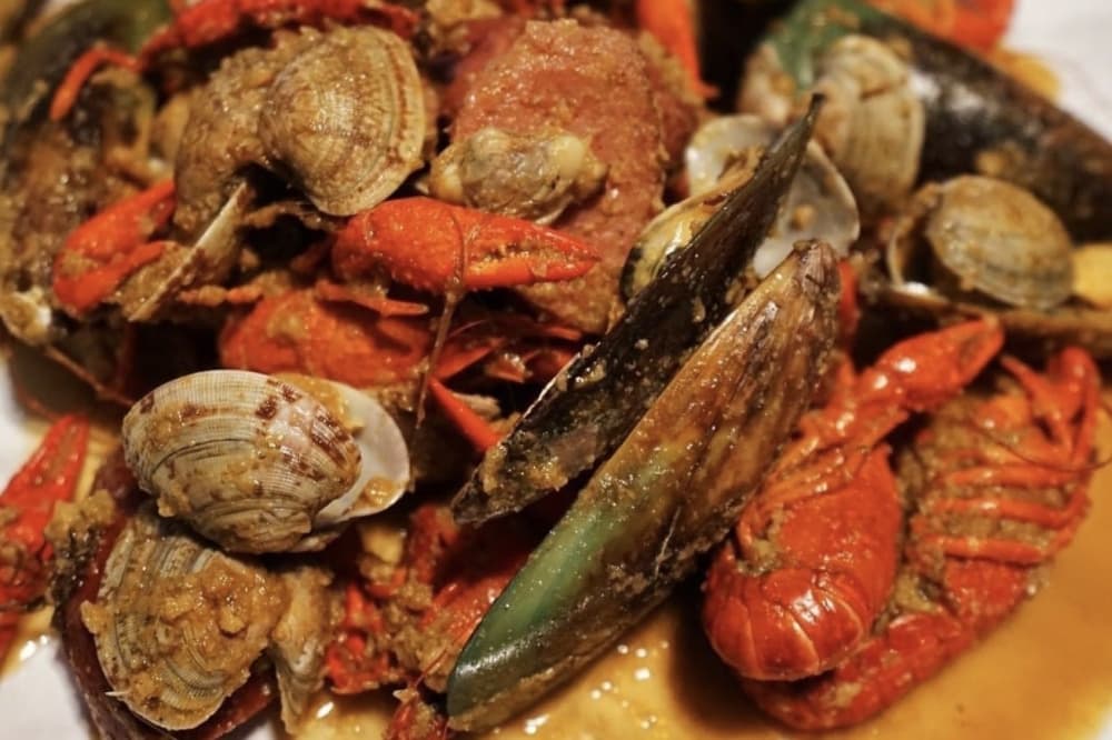 The Juicy Seafood Kitchen & Bar opens in Friendswood offering promotions
