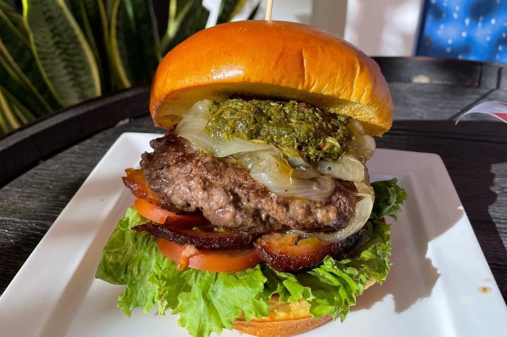 Longtime burger, poke eatery Guru to close in Sugar Land Town Square