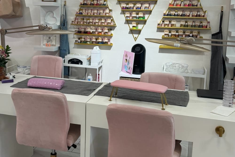Manicure table