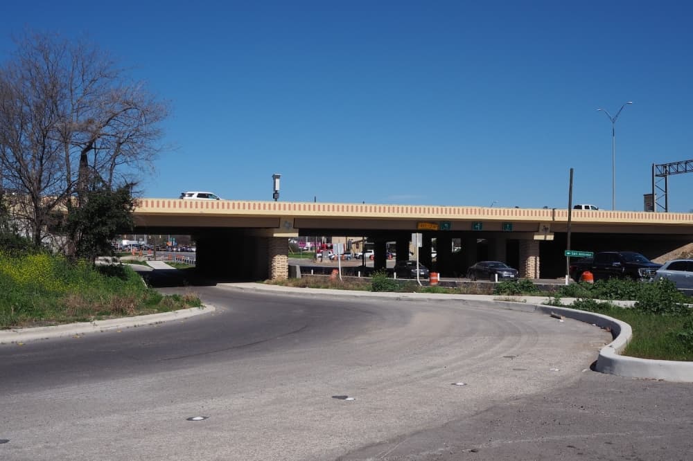 I-35 at FM 725 turnaround work resumes