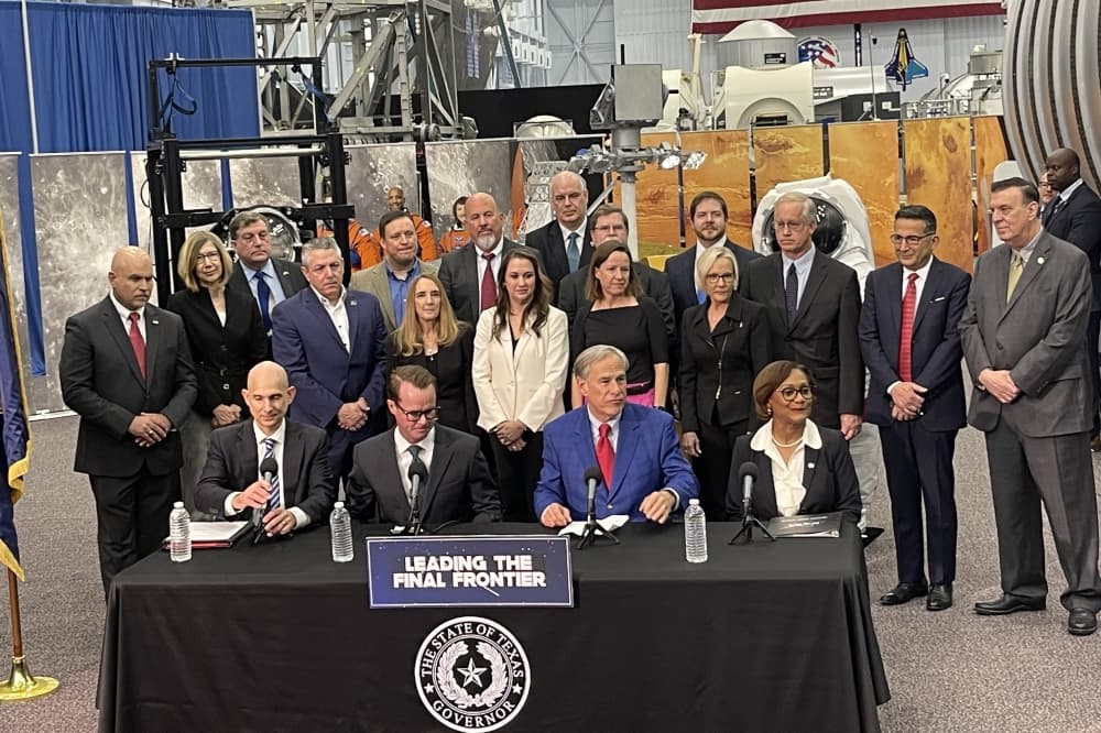 Texas officials announce 9 members of state's new space commission, consortium