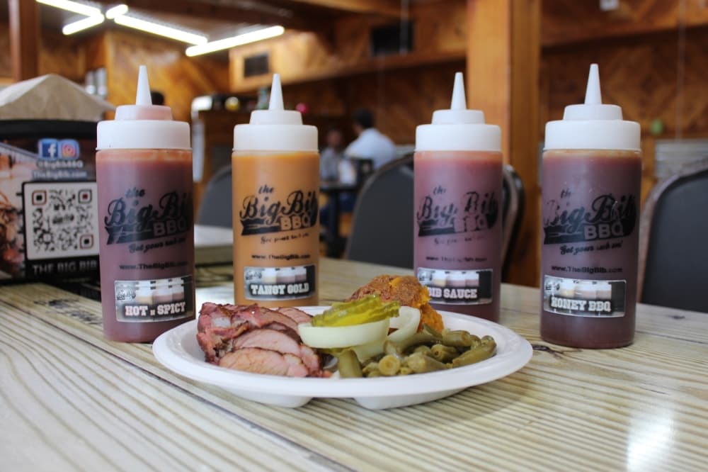Customers have four sauce options at The Big Bib BBQ: Hot ‘n Spicy, Tangy Gold, Bib Sauce and Honey BBQ. (Sarah Hernandez/Community Impact)