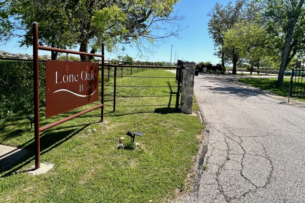 Wedding, event venue Lone Oak Barn closing May 1