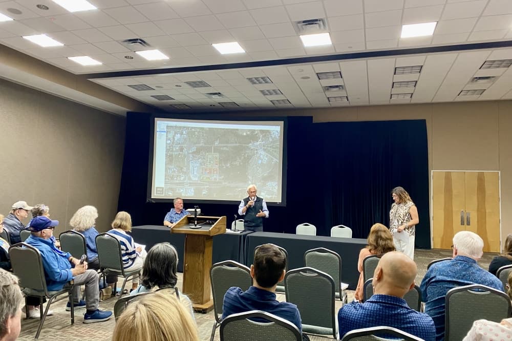 Community members voice concerns on Bastrop Gateway development