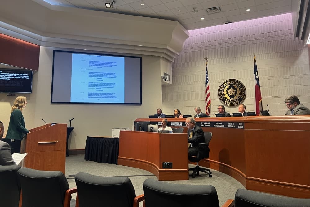 Jennifer Arnold speaking to McKinney City Council members